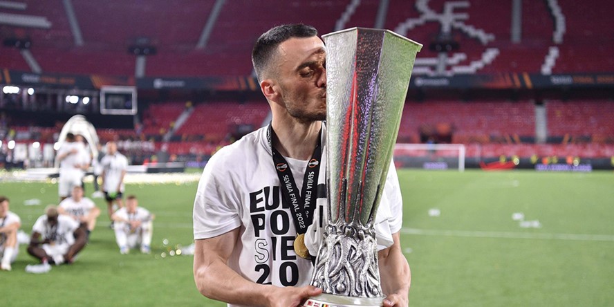 Wie spielt Eintracht Frankfurt, wenn Kostic die Adlerträger verlässt?
